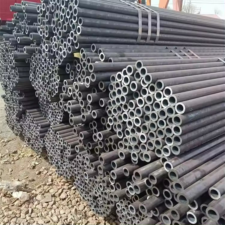 Pipa baja karbon bertekanan tinggi St37 St52 A106b Pipa baja karbon tanpa jahitan minyak dan gas